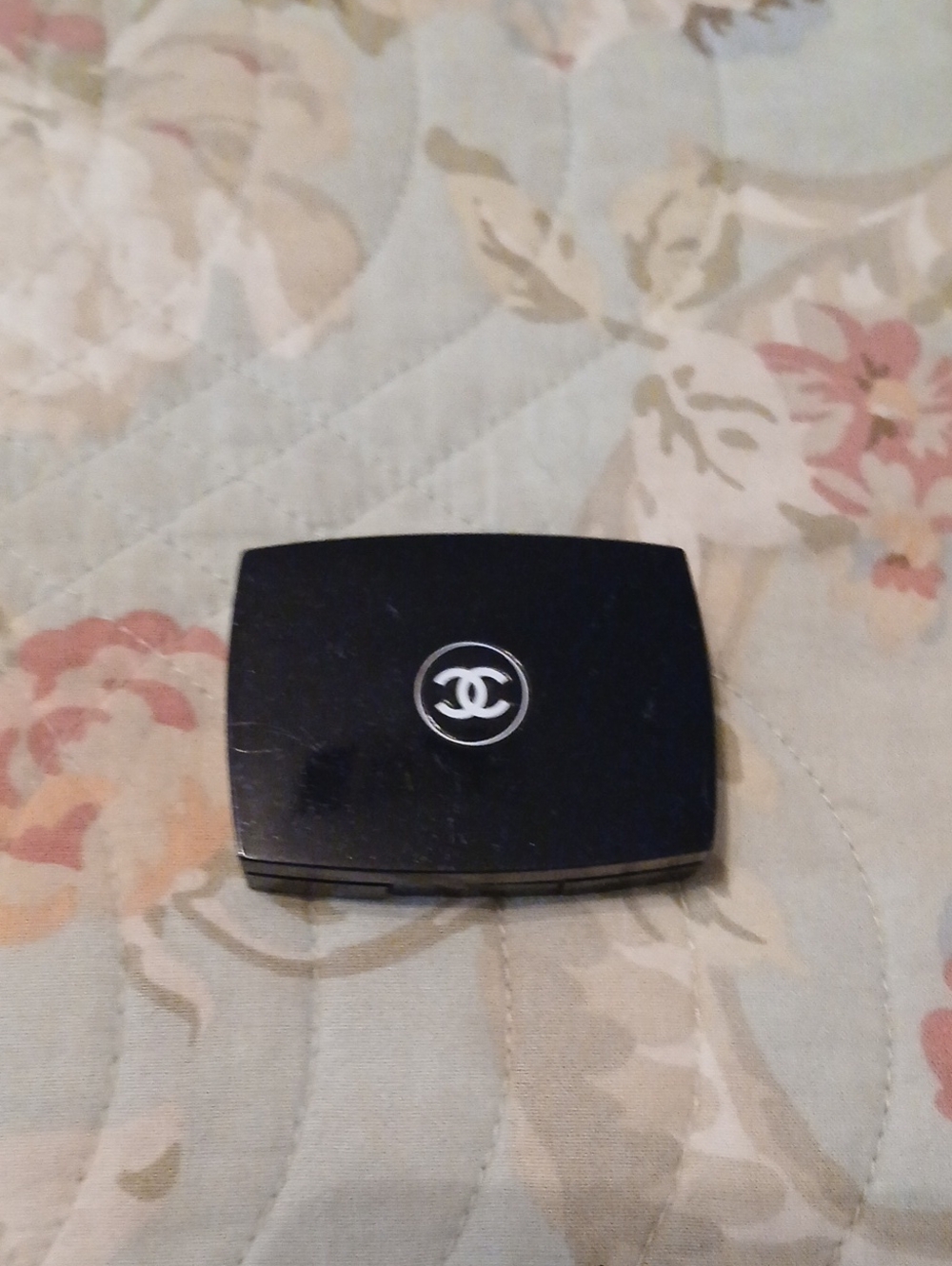 CHANEL Black Lacquered CC Compact Case Eye Shadow